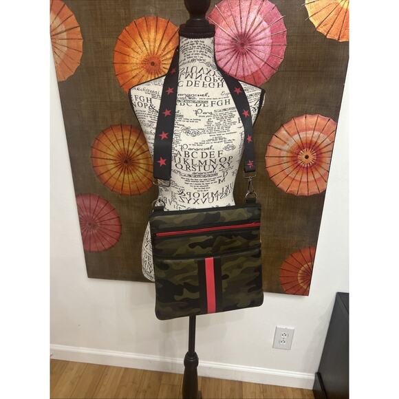 Haute Shore Peyton Soho Camo Crossbody Bag Adjustable Strap, Neoprene Urban Edgy - Picture 1 of 6